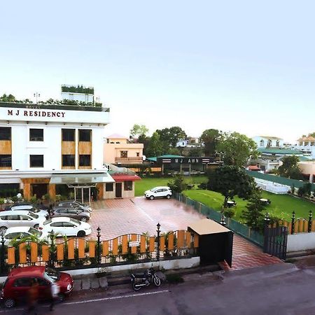 Hotel Mj Residency Dehradun Eksteriør billede